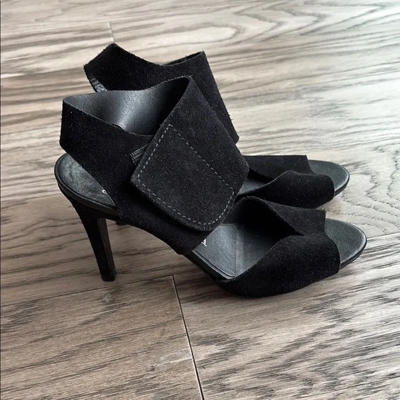 Pedro Garcia Black Sandals with Chunky Heel and Crisscross Straps - Picture 2 of 16